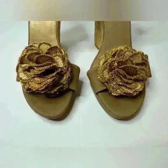 Stuart Weitzman Women’s Belfor Flower Wedges Sandals Size 8.5 - Picture 8 of 11